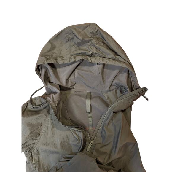 LULULEMON Black Seek the Sky Jacket Packable Water Resistant Women Size 10 or 12 - Picture 11 of 11